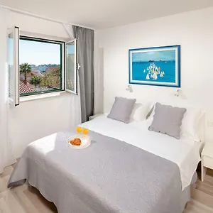 Apartment Adventure, Split